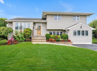 2511 Legion St, Bellmore, NY 11710