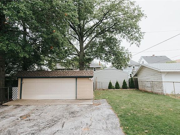 3rd image of 17446 Shaw Ave