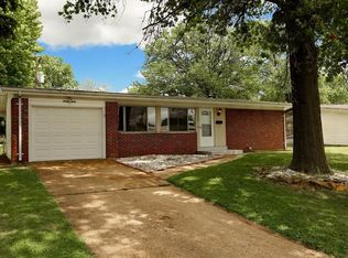 1660 Turf Ln, Florissant, MO 63033