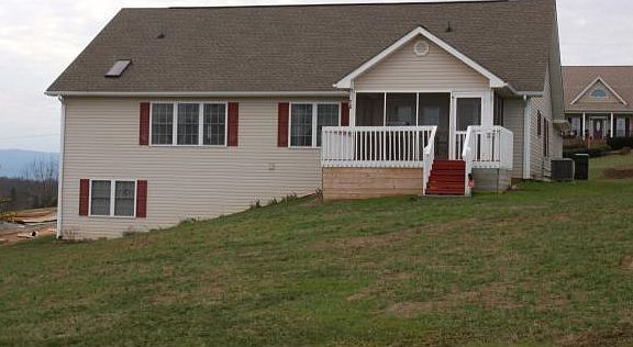 5th image of 161 Manor Ln