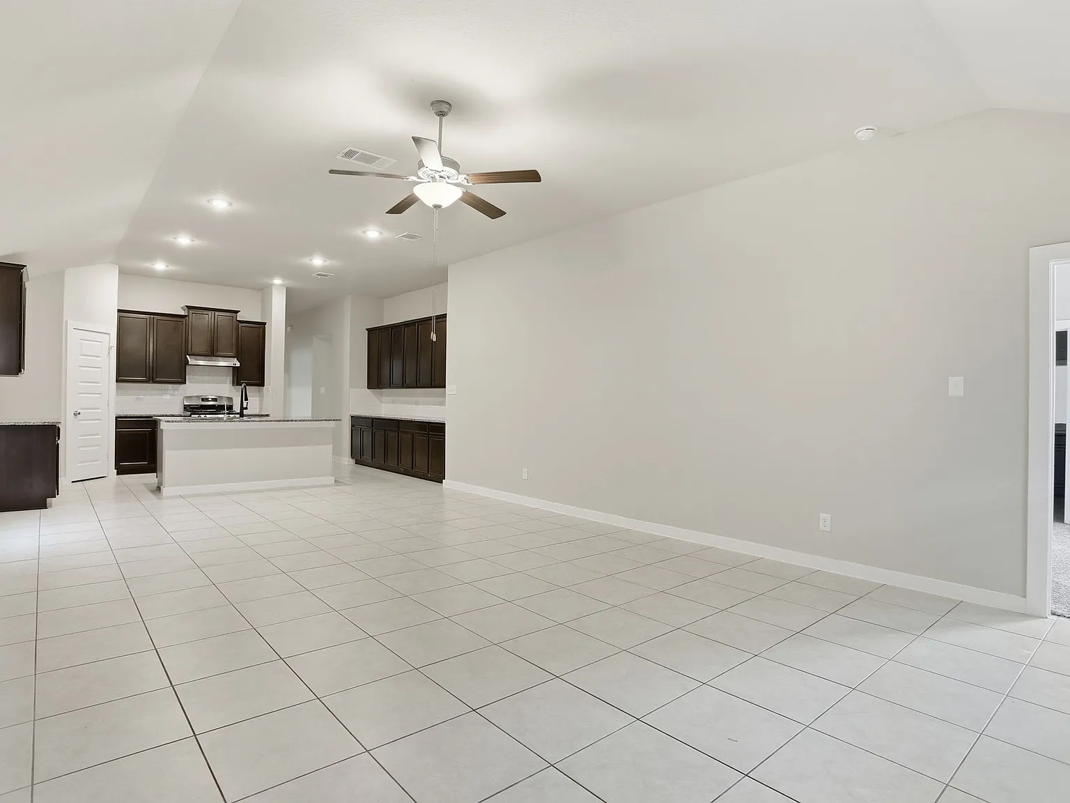 4 bed, 2240 sqft, $2,450 — Photo 4