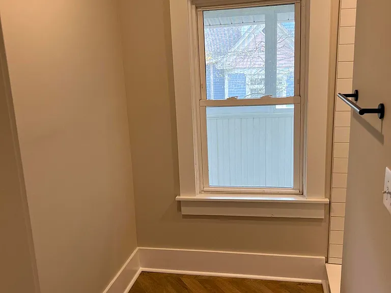 145 E Vermont Ave #B — Photo 6