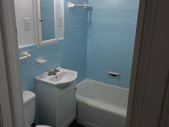 2nd image of 168 4th Ave APT I