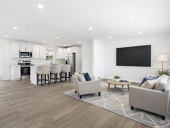 4th image of 3130 Gay Dr