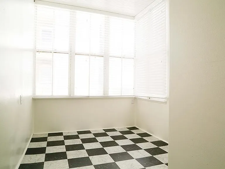 Kensington Apartments — Photo 9