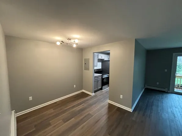 24 Amato Dr APT J, South Windsor, CT 06074