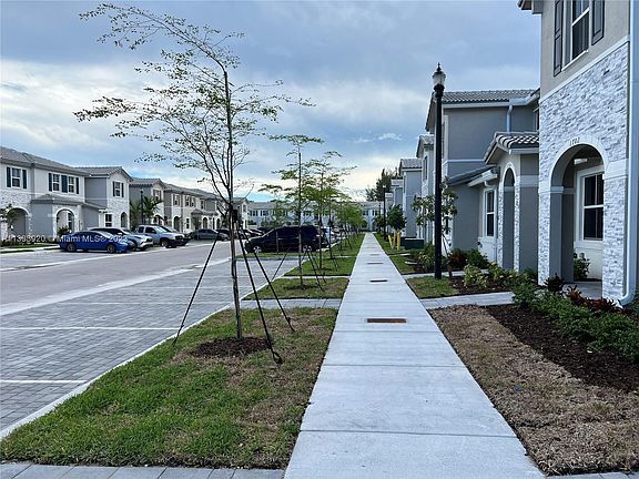 4th image of 1820 SE 26th Ave #1820