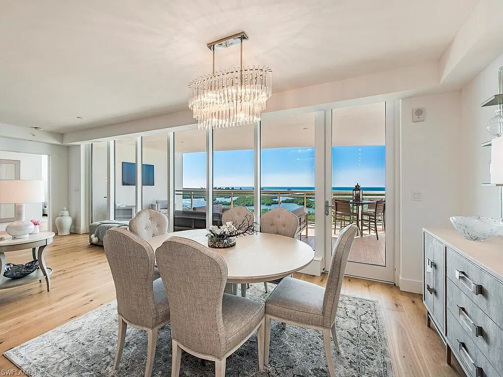 4 bed, 4.5 bath, 3287 sqft, $40,000 — Photo 4