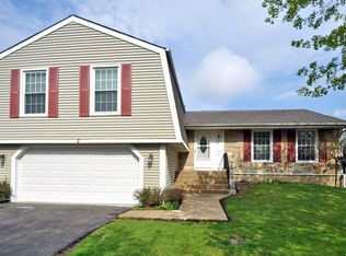 2 Strathmore Ct, Buffalo Grove, IL 60089