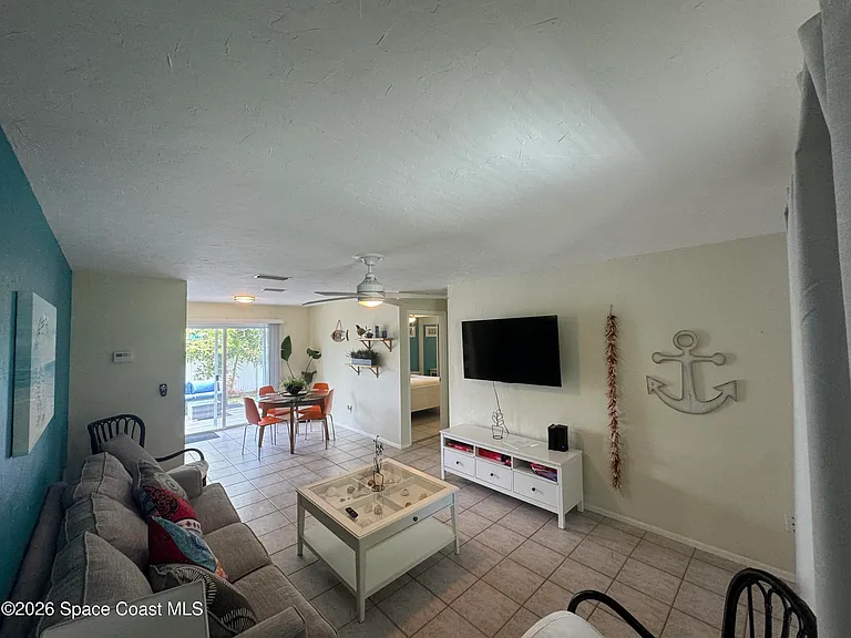 121 Franklyn Ave — Photo 4