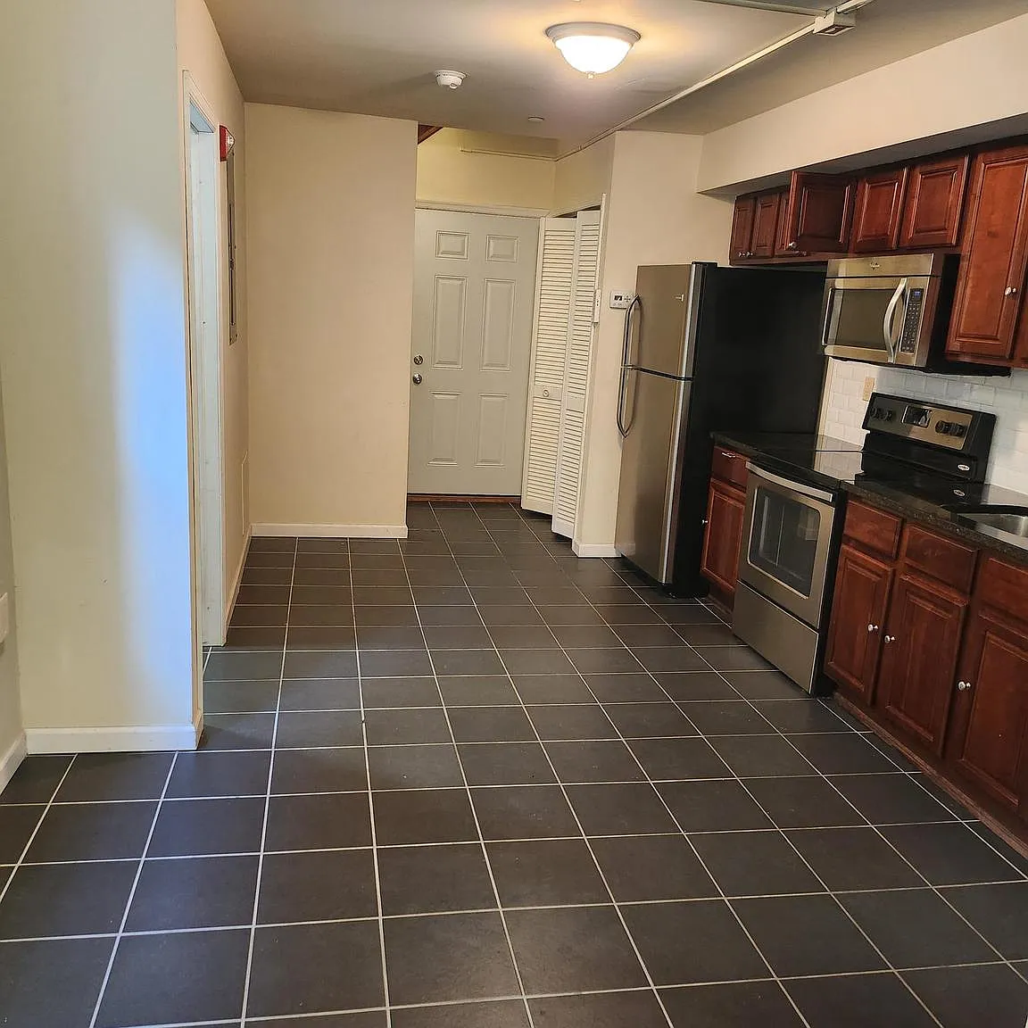 2 bed, 650 sqft, $1,500 — Photo 2