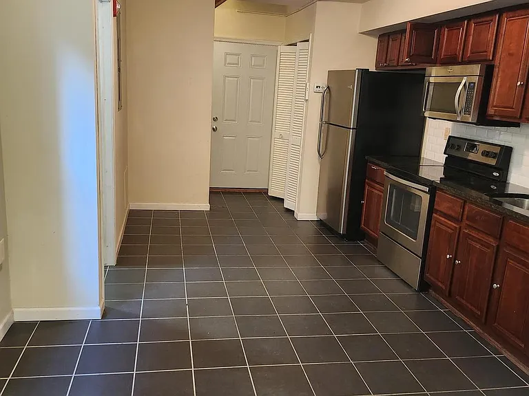 230 Arch St #3R — Photo 2