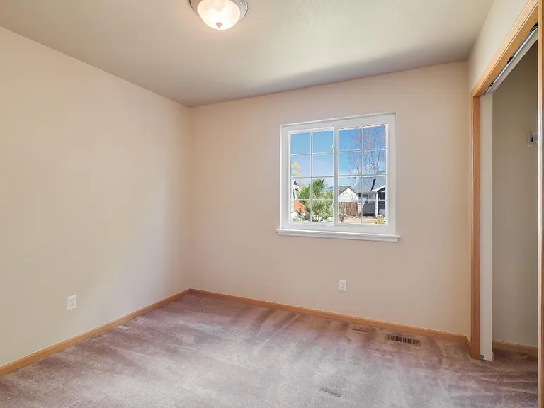 883 Emerald Dr — Photo 17