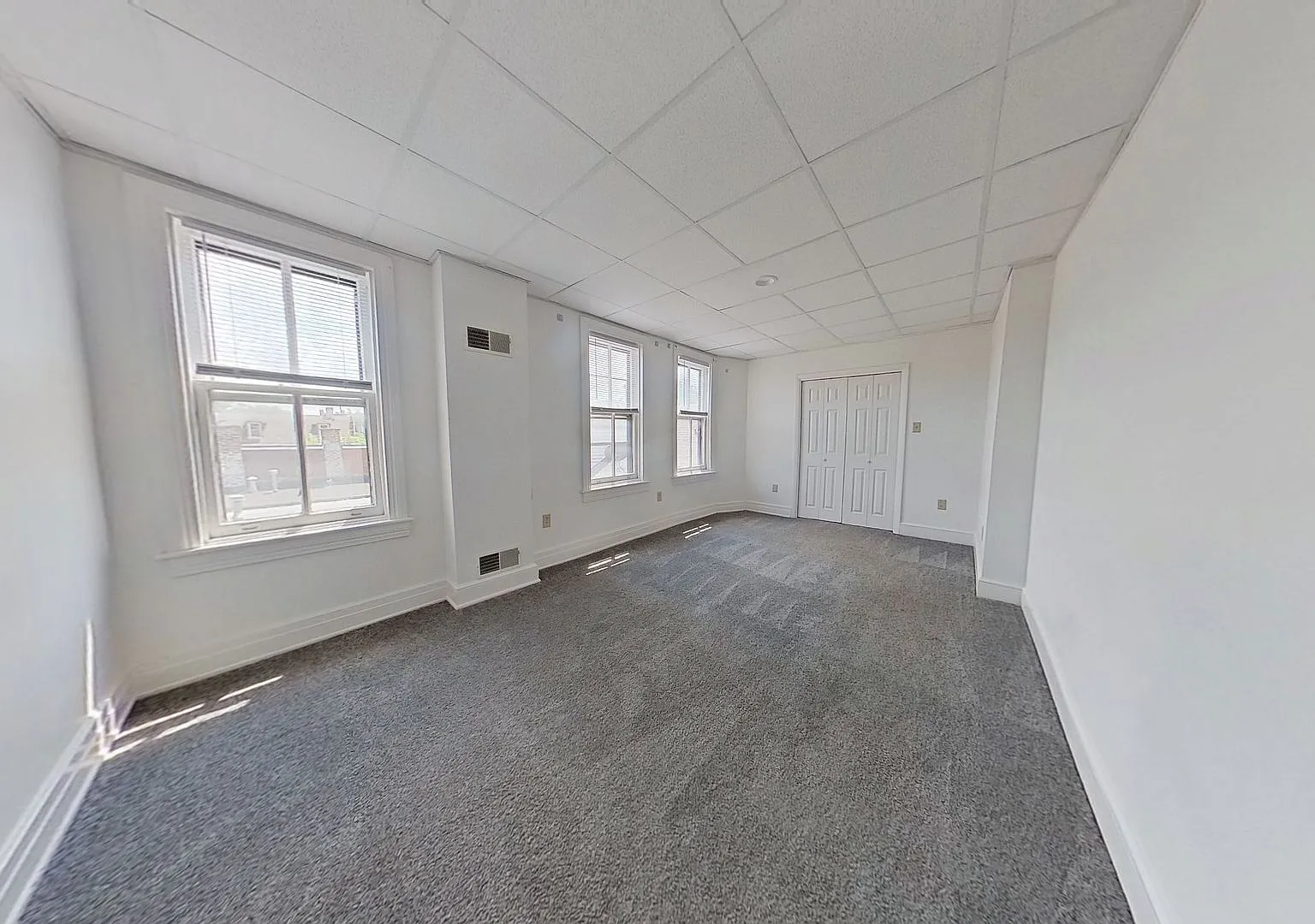 Spacious One Bedroom Apartment — Photo 3