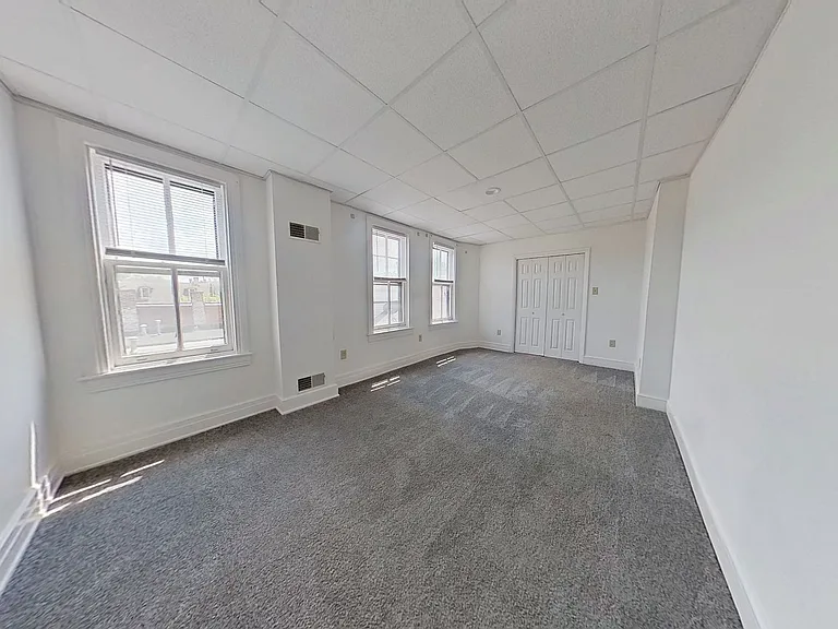 202 E King St #4 — Photo 3