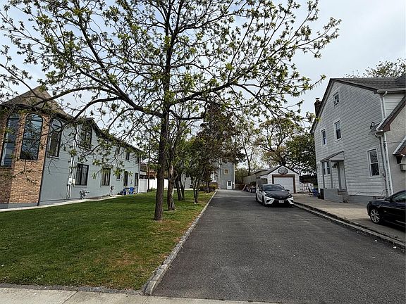 3rd image of 215 Spring Street