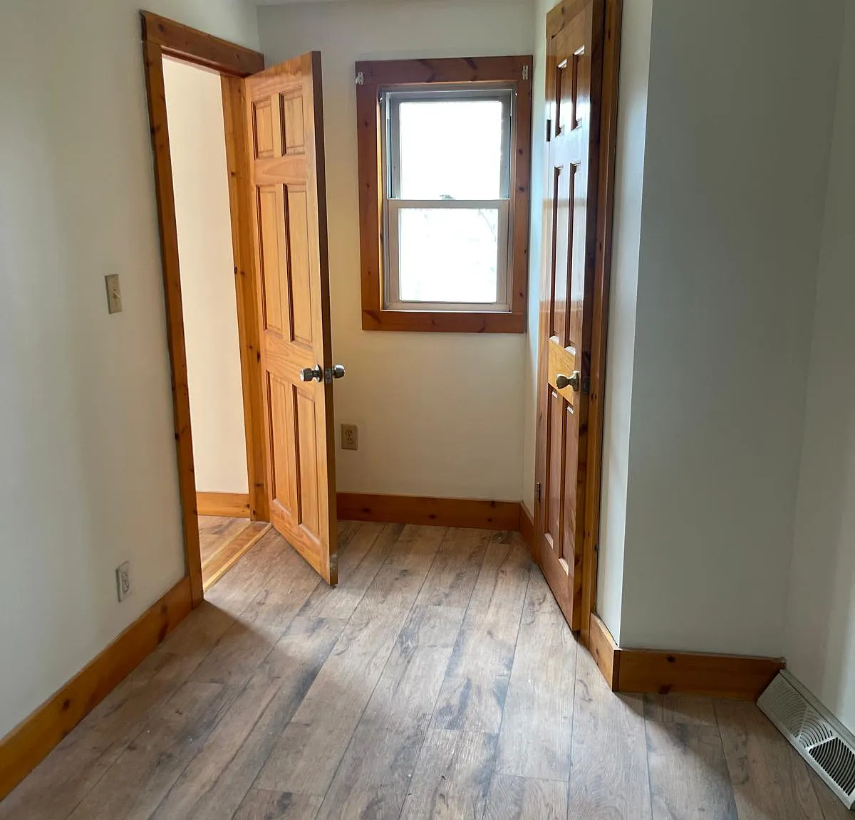 5 bed, 993 sqft, $3,200 — Photo 3