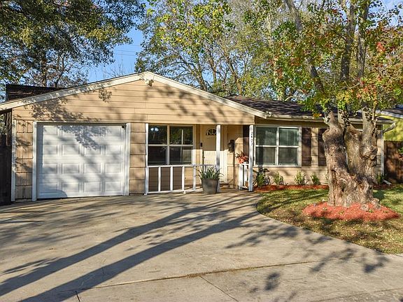 Welcome home- 1 car garage, 4 bed, 1 bath, utility in home. Ready for move in.