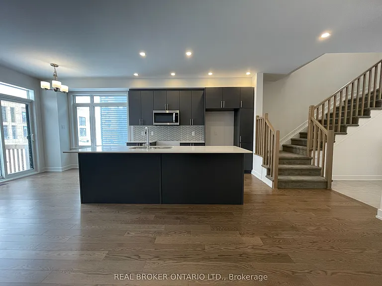 882 Solarium Ave — Photo 9
