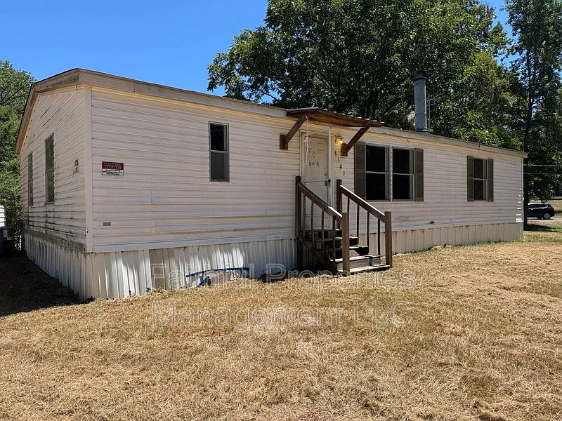 3 bed, 2.0 bath, $1,535 — Photo 1