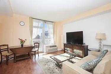 Rented by Space Marketing Shop