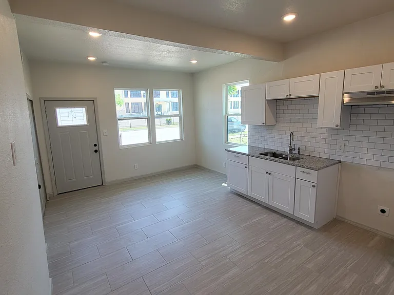 647 Hammond Ave #101 — Photo 5