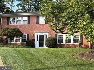 1040 Warbler Pl, Mc Lean, VA 22101