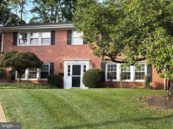 1040 Warbler Pl, Mc Lean, VA 22101
