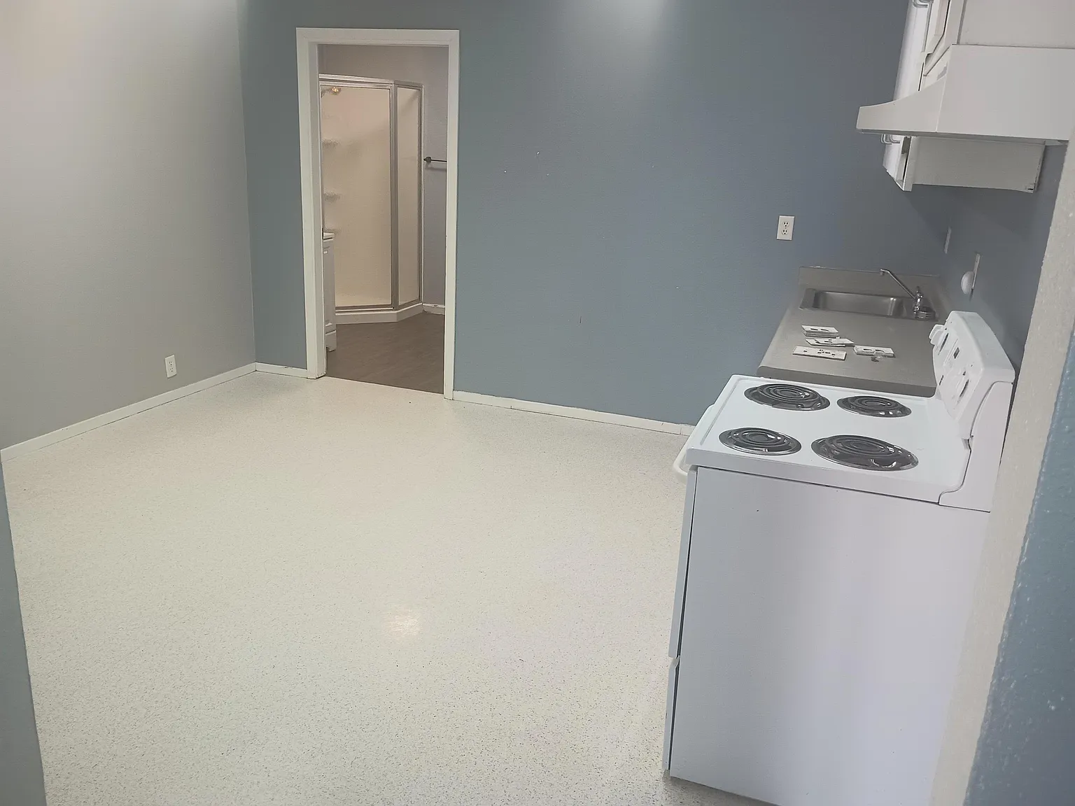 518 Monterey Street - B — Photo 3