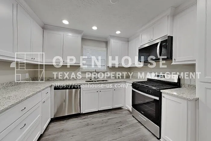 4 bed, 2.5 bath, 2673 sqft, $2,550 — Photo 4