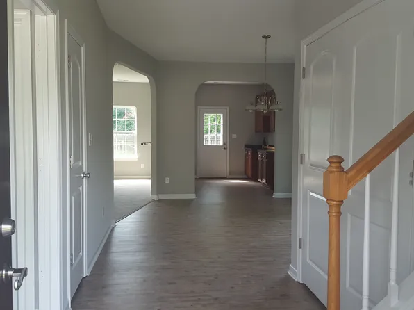 900 Michael Dr, Chesapeake, VA 23323