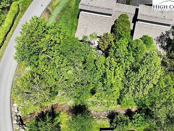 5th image of 220 Silver Springs Drive #B