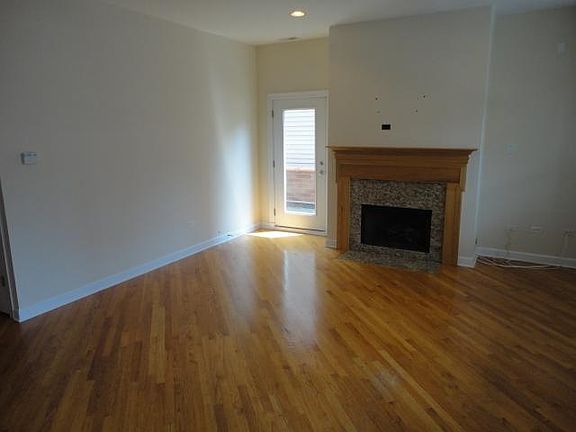 3rd image of 1438 W Belmont Ave #2south