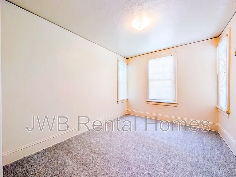 2309 College St — Photo 6