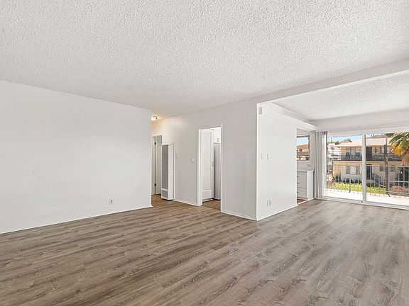 3rd image of 811 Cory Dr APT 6