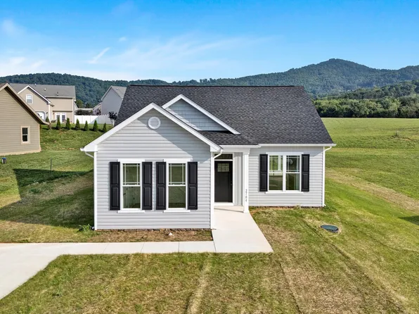 2704 Staton Dr, Vinton, VA 24179