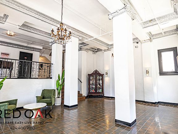 3rd image of 160 S Gramercy Pl APT 207