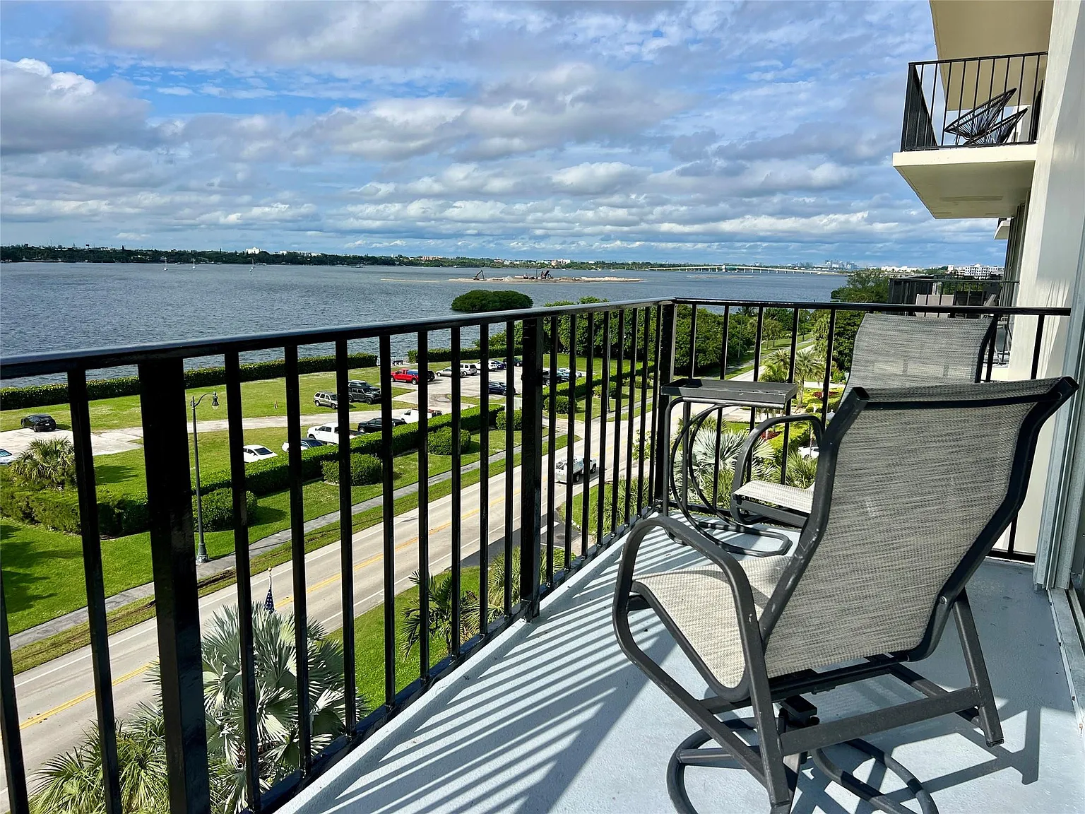 2 bed, 2.0 bath, 1416 sqft, $8,500 — Photo 3