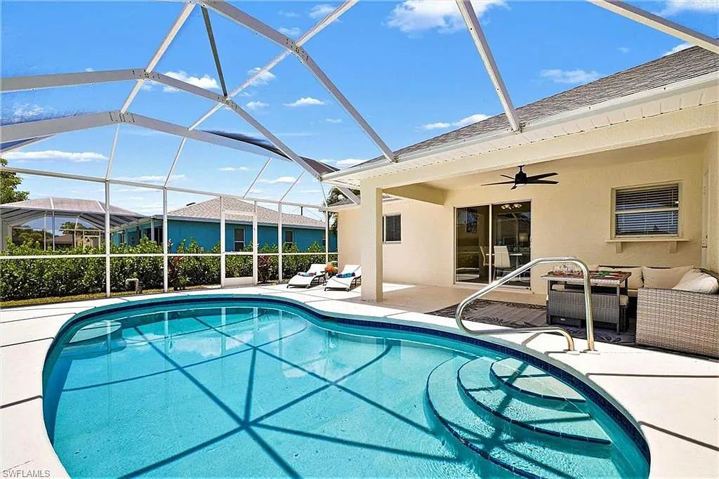 4 bed, 2.0 bath, 1711 sqft, $3,600 — Photo 1