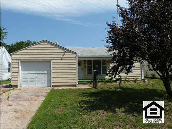 1st image of 414 W Carlyle St #Hud181233673