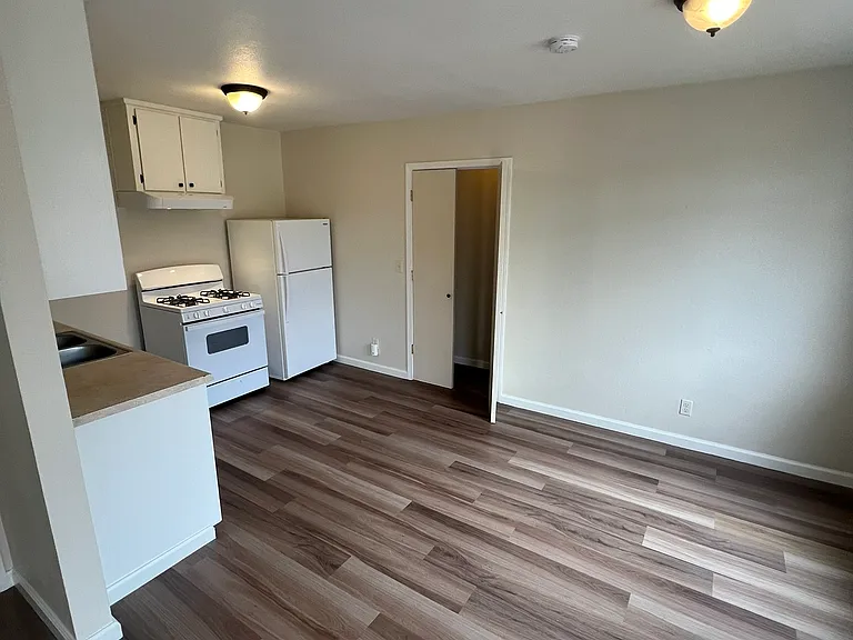 532 Rochex Ave — Photo 7