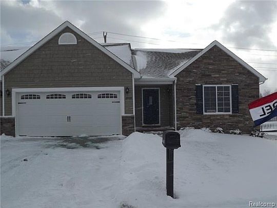 1st image of 2930 Grand Marais Dr