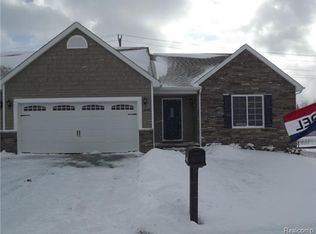 2930 Grand Marais Dr, Howell, MI 48843