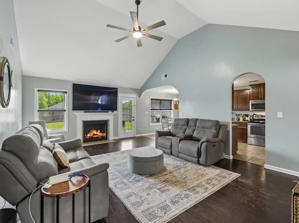 1075 Freedom Dr, Clarksville, TN 37042