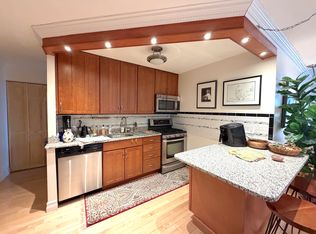 2 Hawthorne Pl APT 15D, Boston, MA 02114