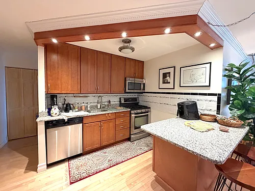 2 Hawthorne Pl #15D Photo 1