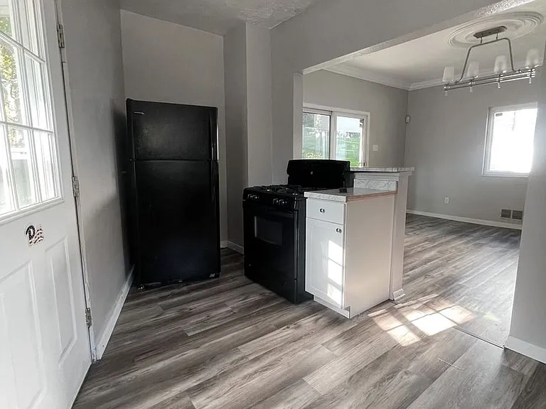 1 Arnold St — Photo 8