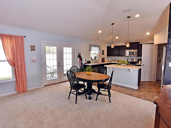 5th image of 555 Worcester Ct