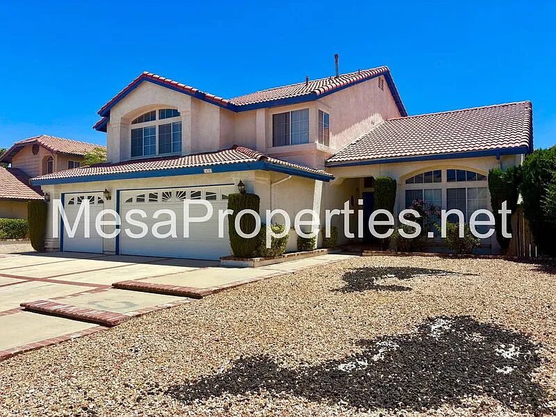 4 bed, 3.0 bath, 2669 sqft, $2,700 — Photo 2