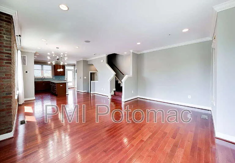 5600 45th Ave — Photo 10